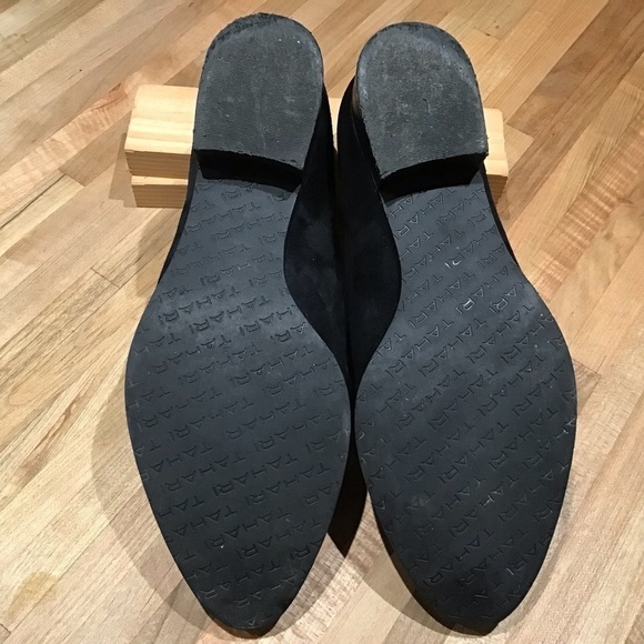 Tahari “Lucy” slip on Oxford style leather black flats. Size 6.5 - Picture 5 of 10